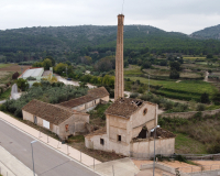 [:es] 2022 | Proyecto de restauración de chimenea en la antigua alcoholera de Aielo de Malferit (Valencia) [:en] 2022 | Restoration project of a chimney in the former distillery of Aielo de Malferit (Valencia) 